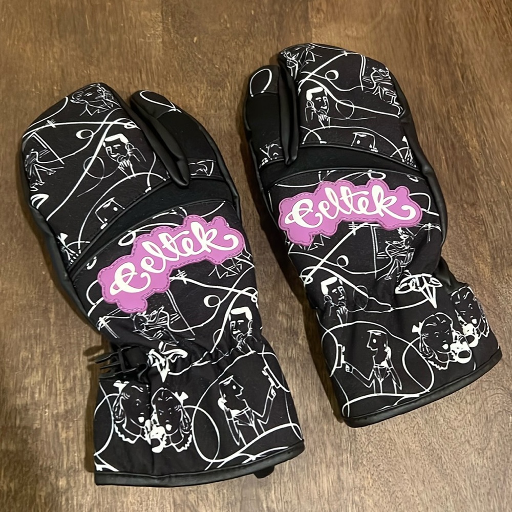 CELTIK WOMENS GLOVES